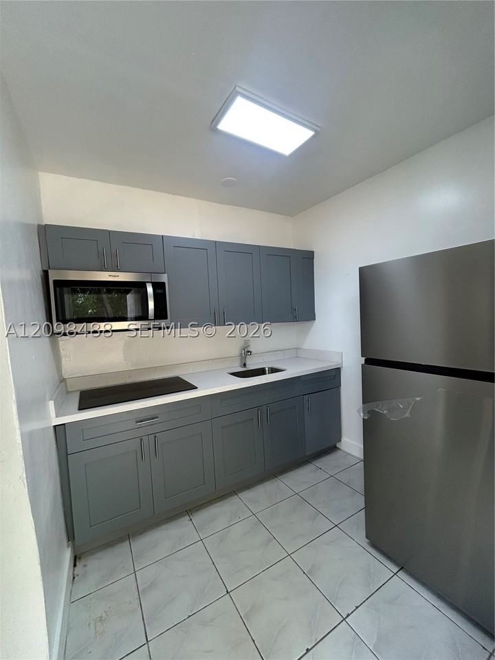 2611 Sw 62nd Ave #REAR - Photo 3 of 11