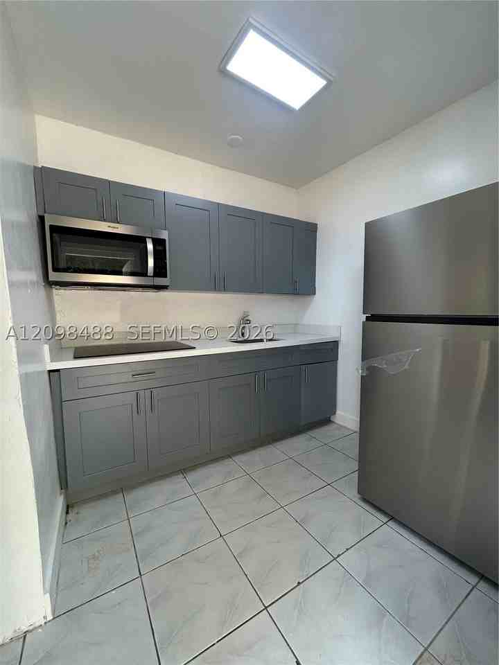 2611 Sw 62nd Ave #REAR - Photo 4 of 11