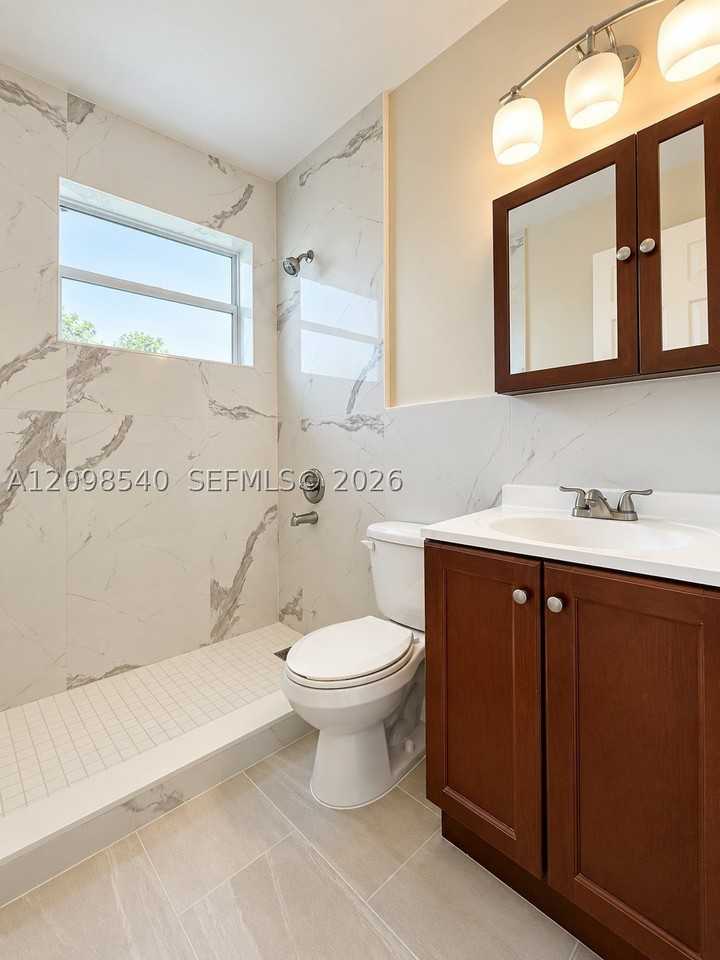 111 Se 4th Ave #7 - Photo 6 of 21