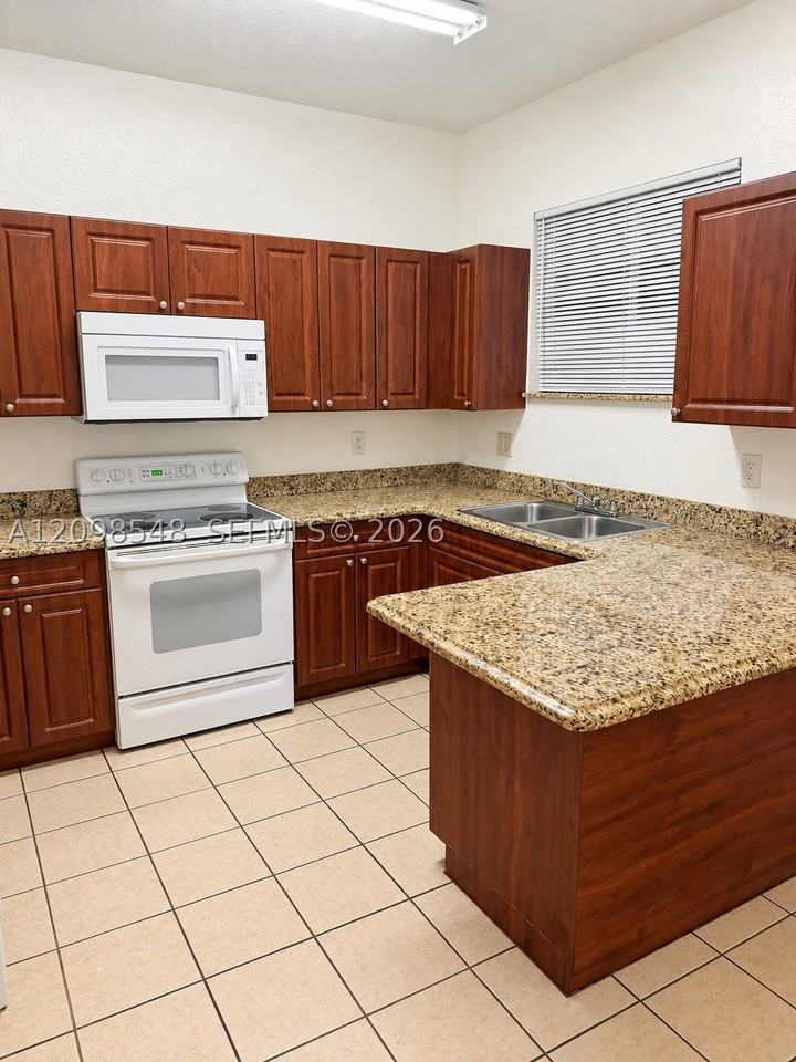 374 Ne 26th Ave #203 - Photo 2 of 8