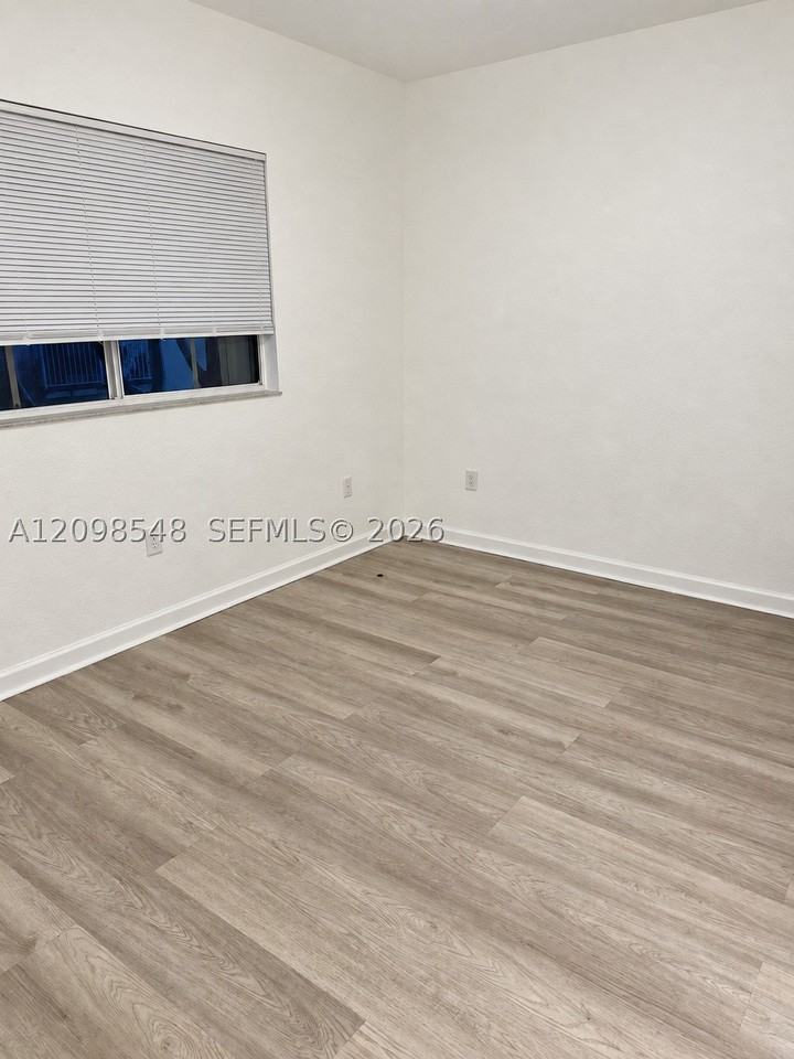 374 Ne 26th Ave #203 - Photo 3 of 8