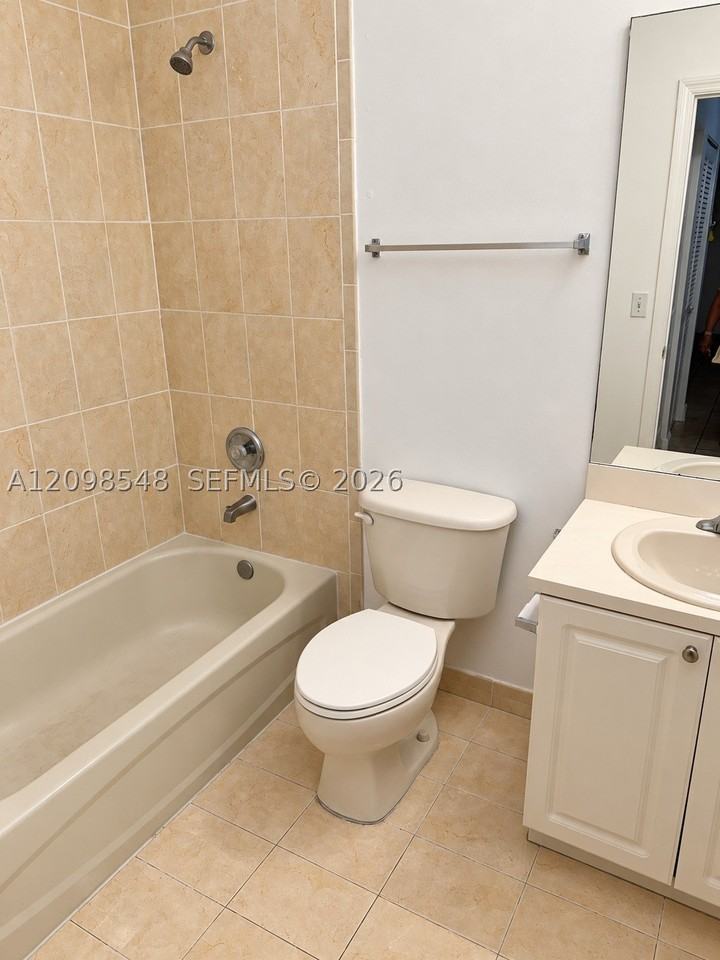 374 Ne 26th Ave #203 - Photo 6 of 8