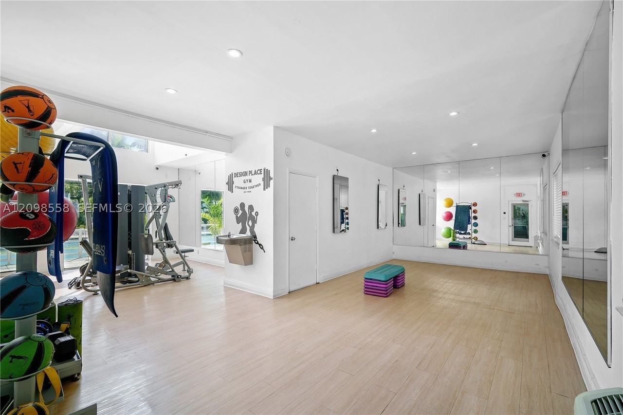 210 Ne 51st St #3 - Photo 4 of 24