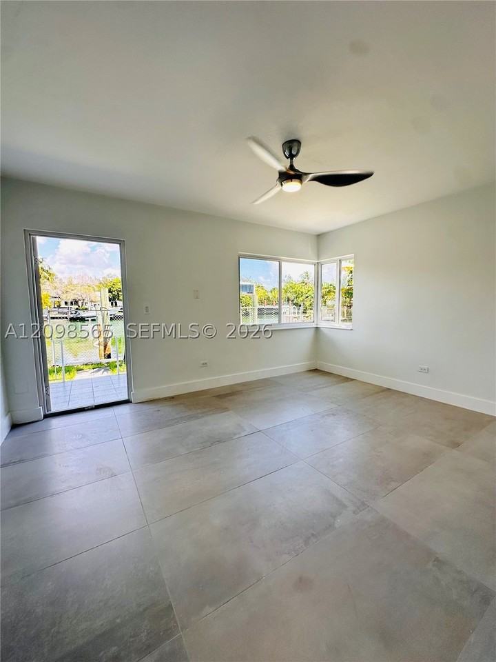 2045 Calais Dr #6 - Photo 5 of 31