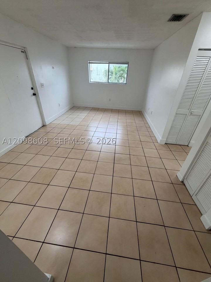 1501 W 42nd St #201 - Photo 2 of 12