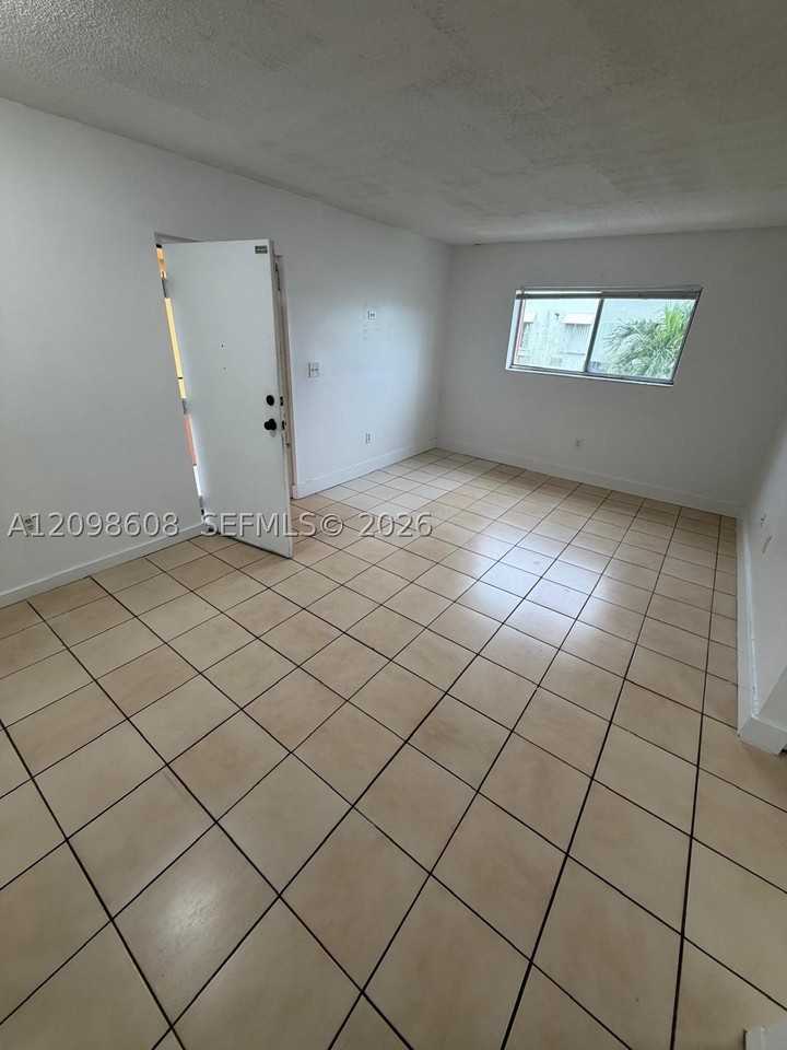 1501 W 42nd St #201 - Photo 7 of 12
