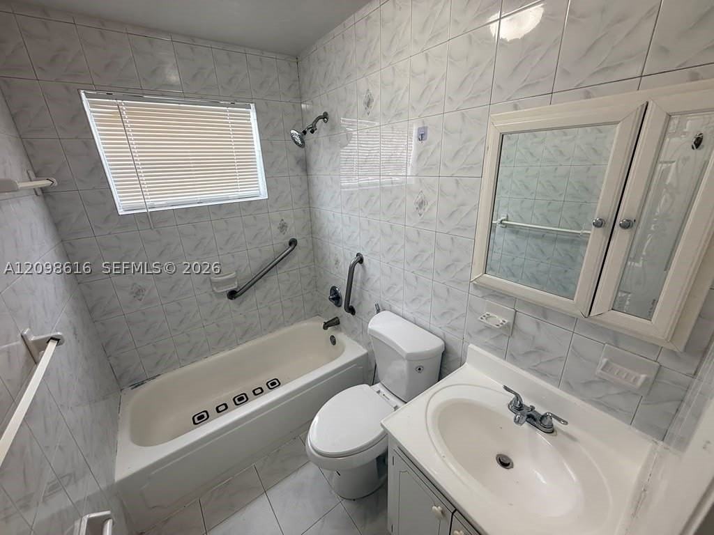 1620 Sw 1st St #15 - Photo 7 of 11