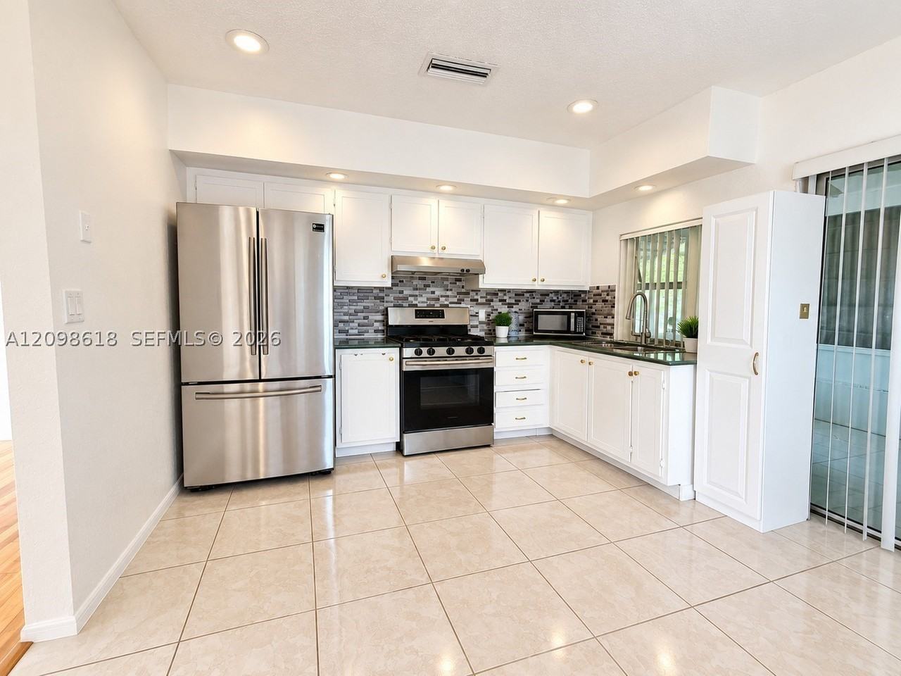 2560 Nw 81st Ter - Photo 4 of 13