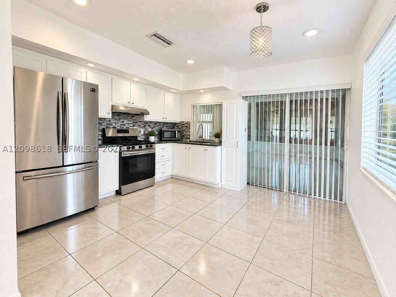 2560 Nw 81st Ter - Photo 5 of 13