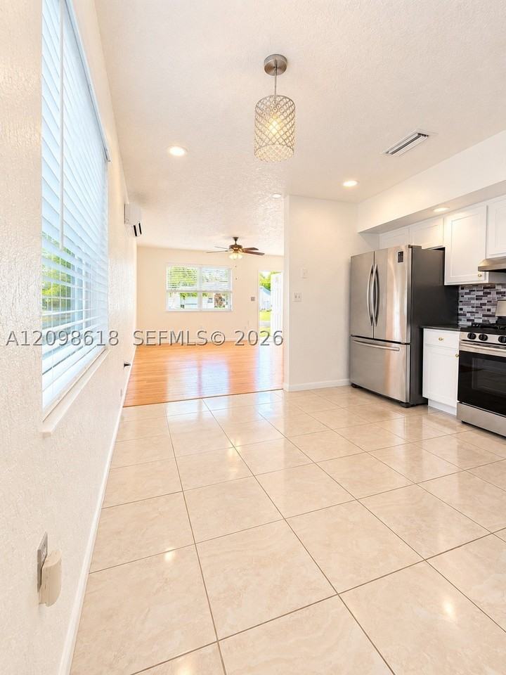 2560 Nw 81st Ter - Photo 6 of 13