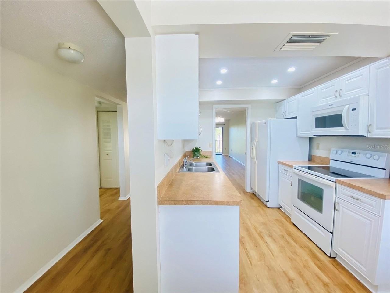 505 30th Ave W #E406 - Photo 4 of 40