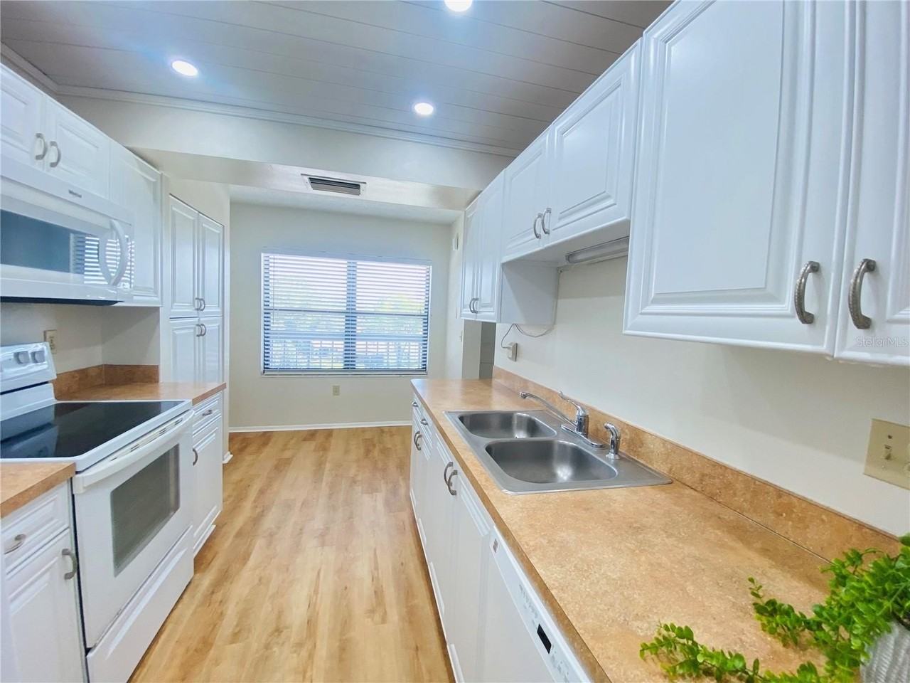 505 30th Ave W #E406 - Photo 5 of 40