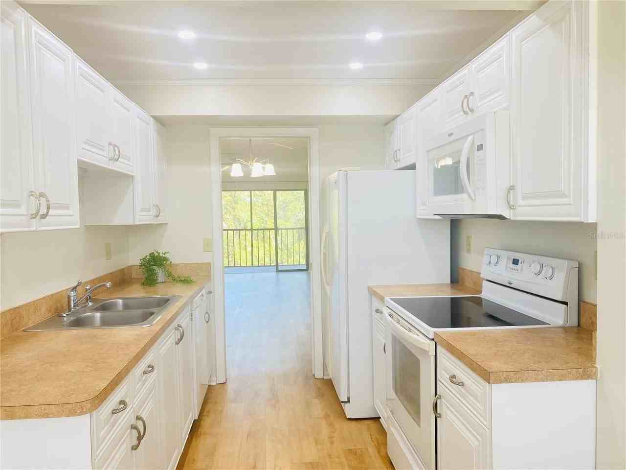 505 30th Ave W #E406 - Photo 7 of 40