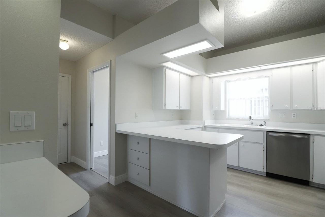 21716 King John St - Photo 5 of 46