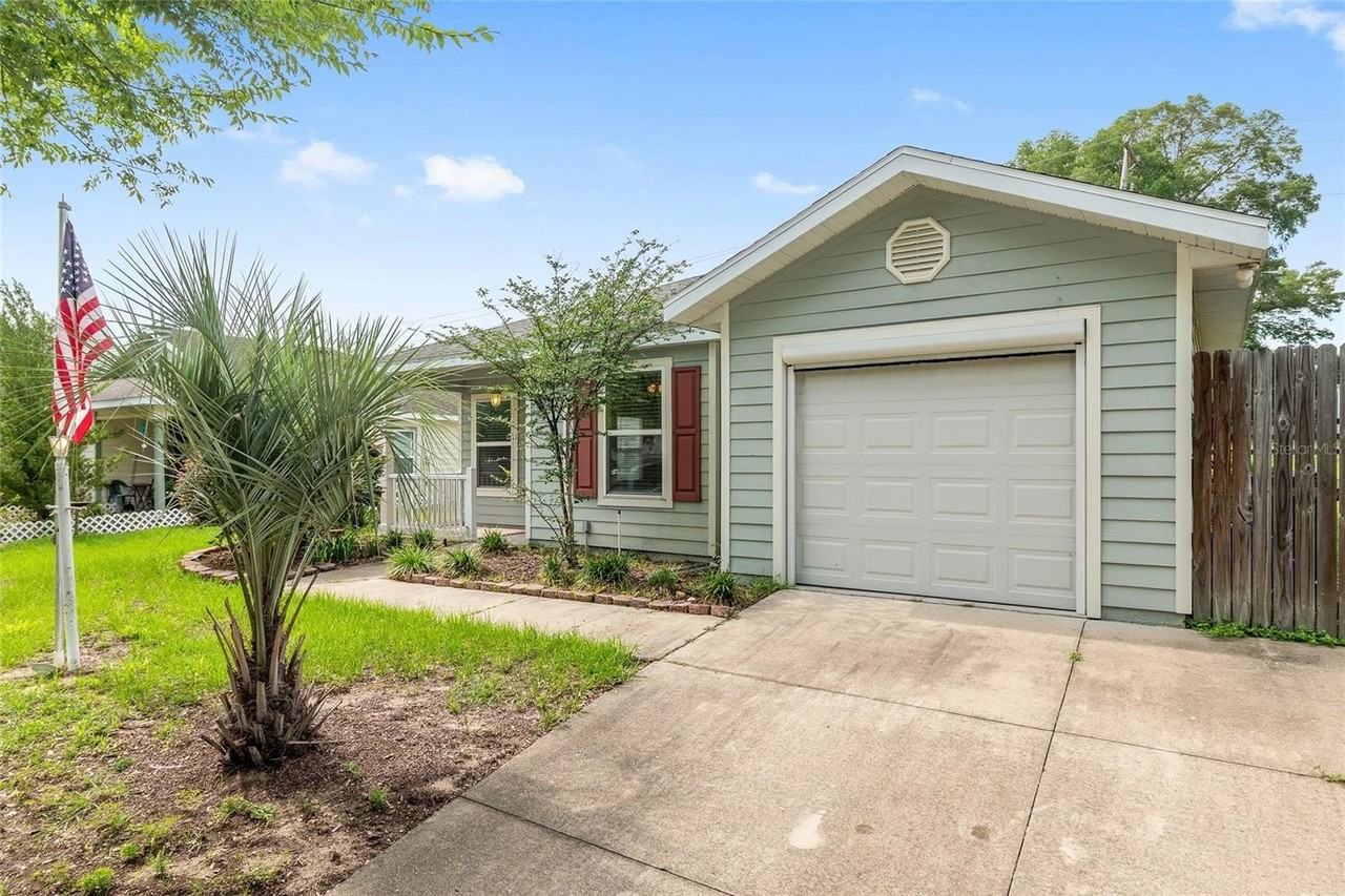 2776 Se 21st Rd - Photo 2 of 40