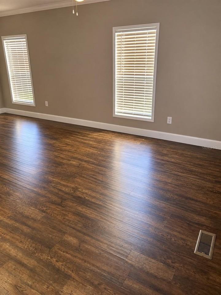 613 Queens Rd - Photo 2 of 9