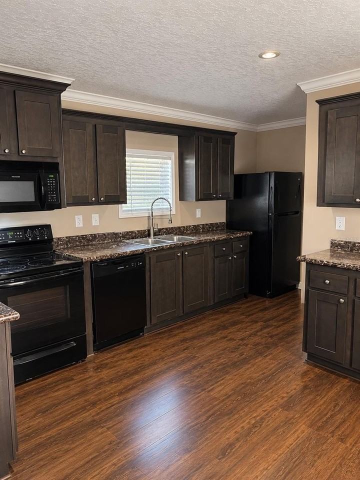 613 Queens Rd - Photo 3 of 9
