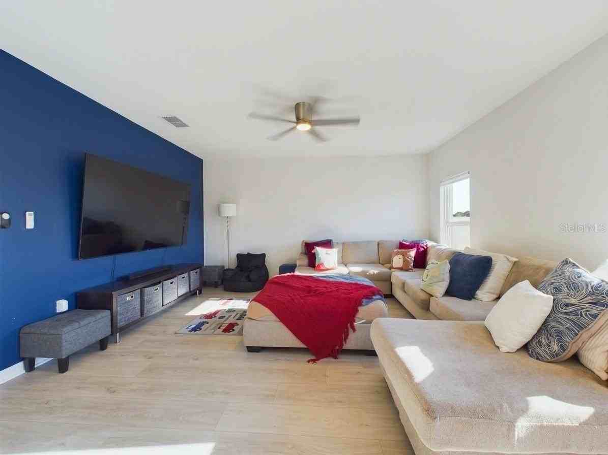 1424 Feather Ln - Photo 4 of 24