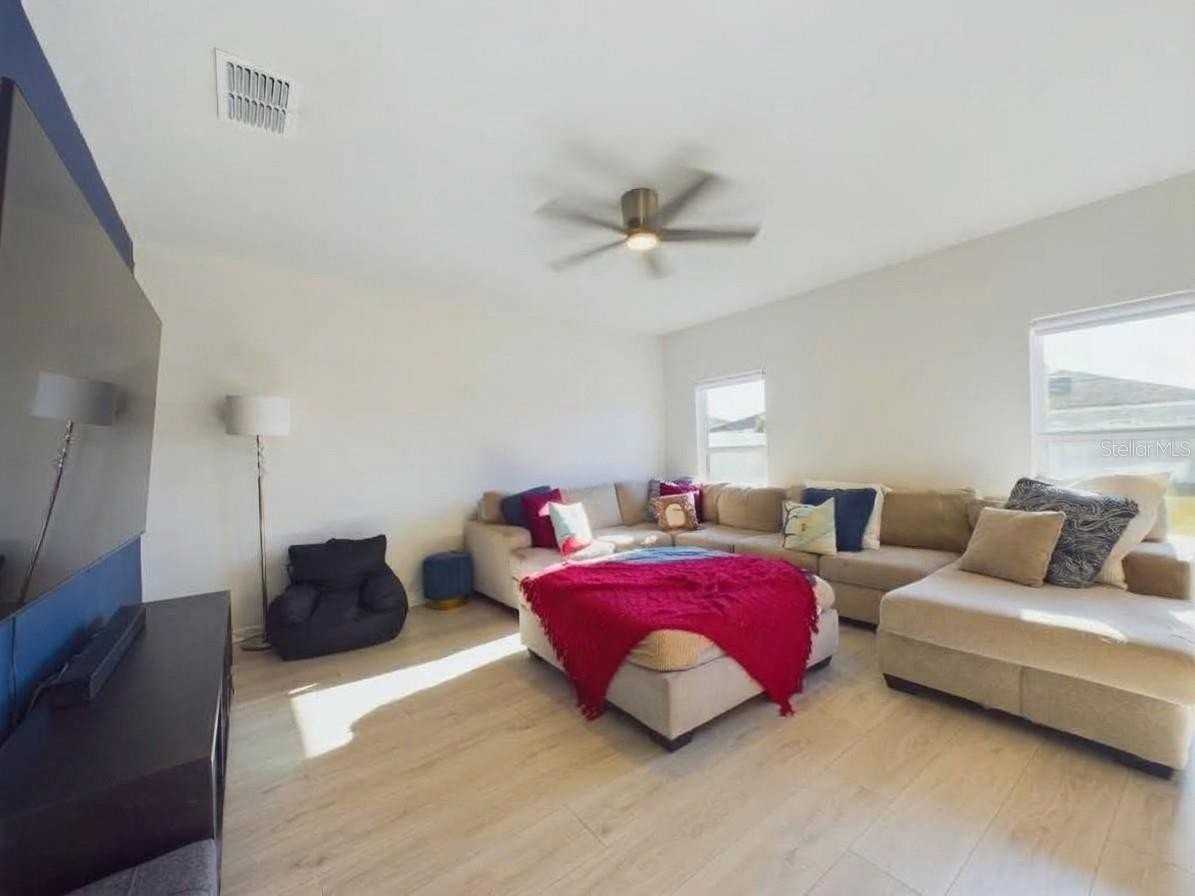 1424 Feather Ln - Photo 5 of 24