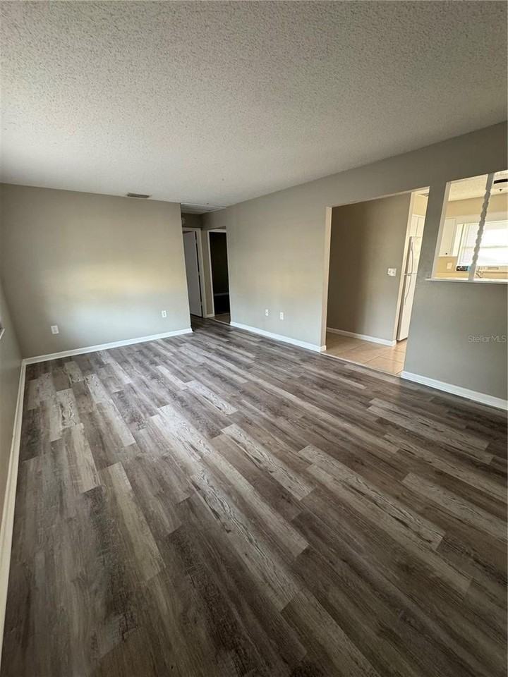 121 Shannon Dr - Photo 2 of 12