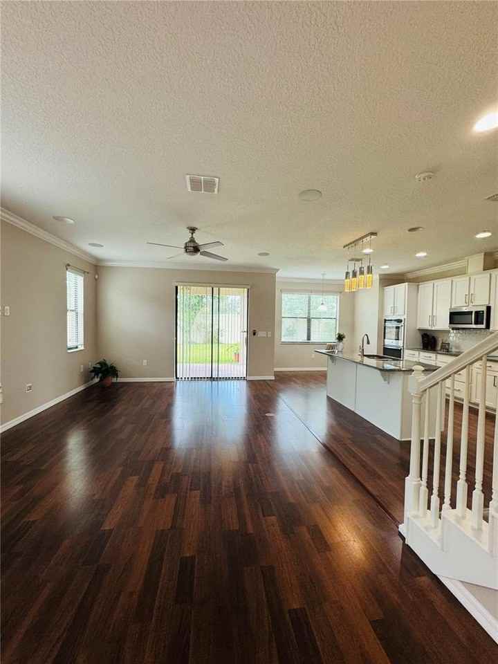 10007 Leyburn Ct - Photo 4 of 19