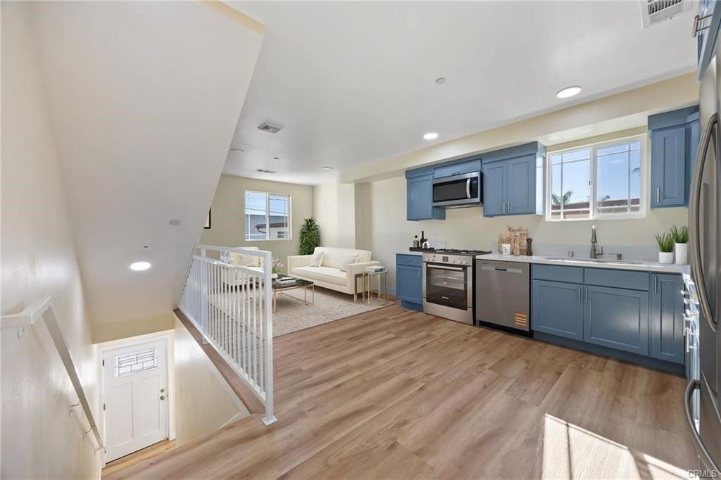 10936 S Osage Ave - Photo 4 of 8