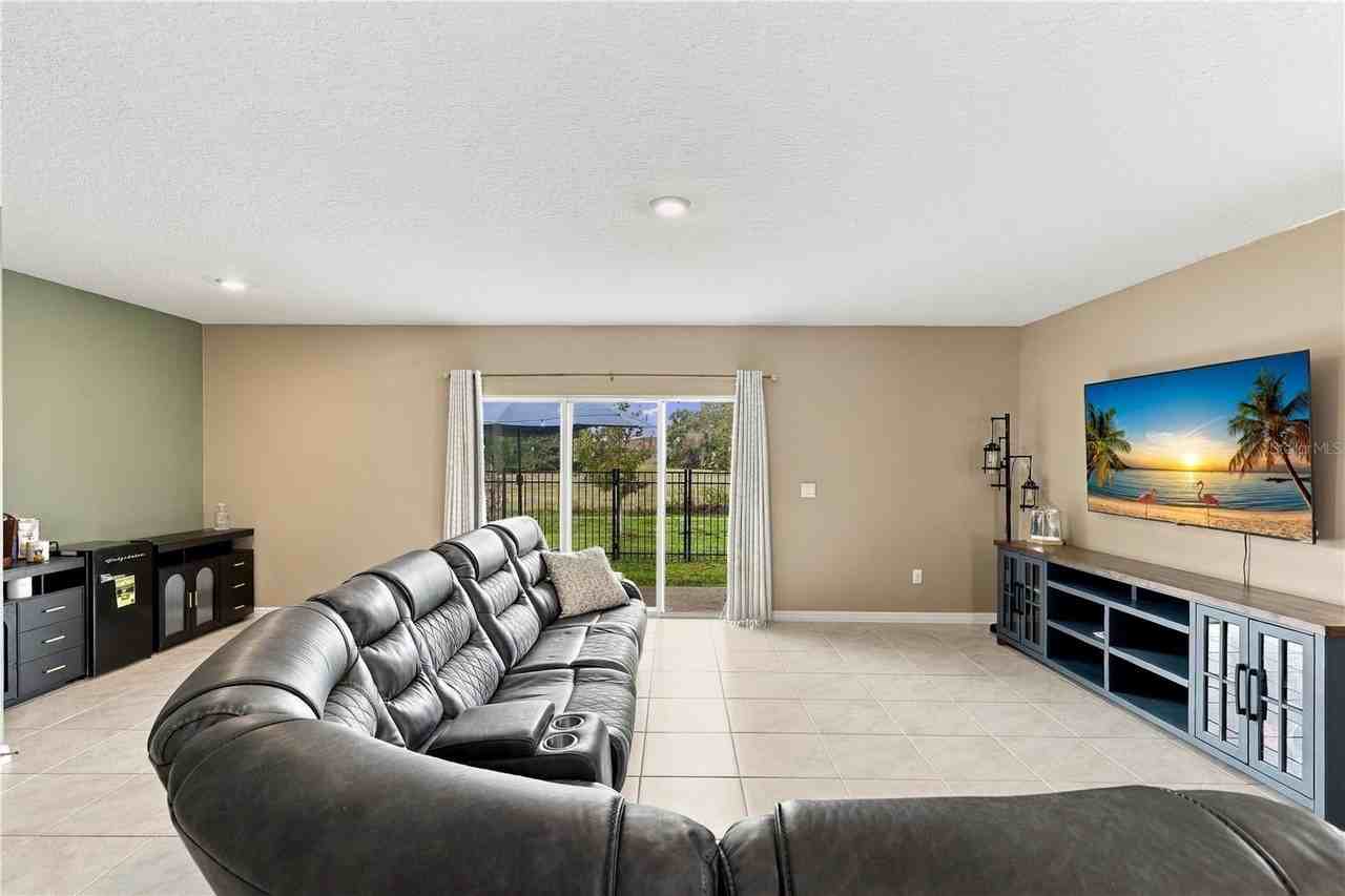 2711 Silver Canoe Dr - Photo 7 of 38