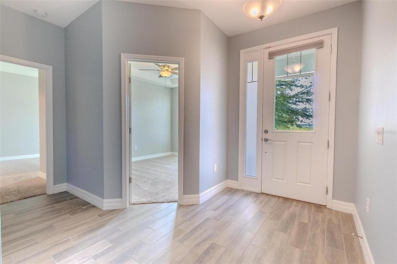 3134 River Springs Blvd - Photo 4 of 29