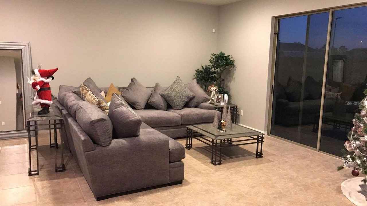 2633 Mead Ave - Photo 2 of 8