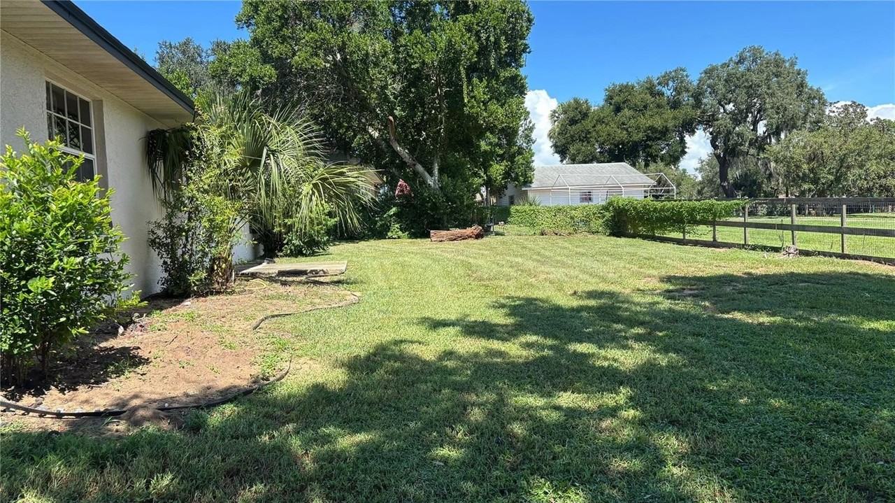 17430 Hillside Dr - Photo 2 of 15