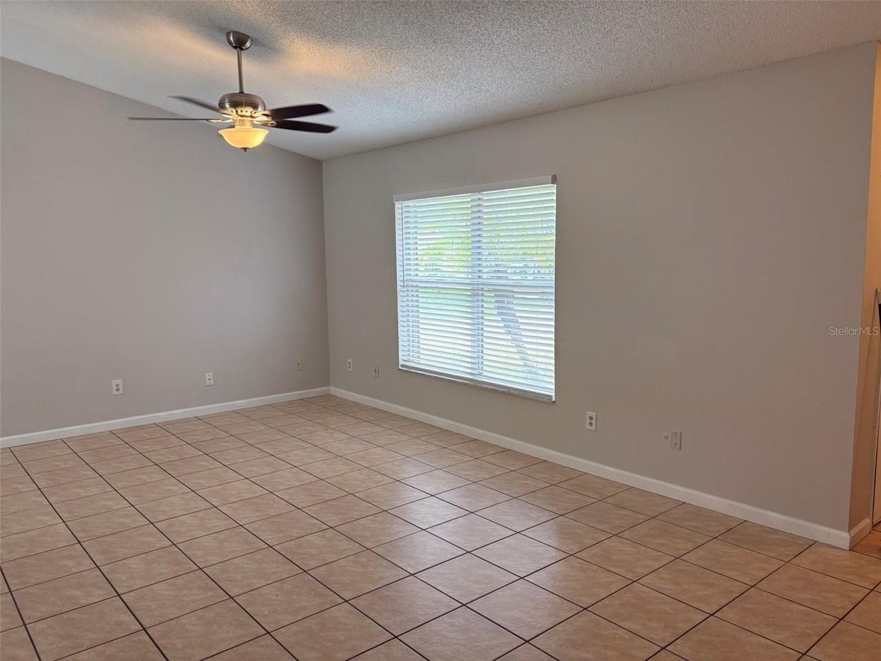 1937 Vienna Dr - Photo 3 of 11
