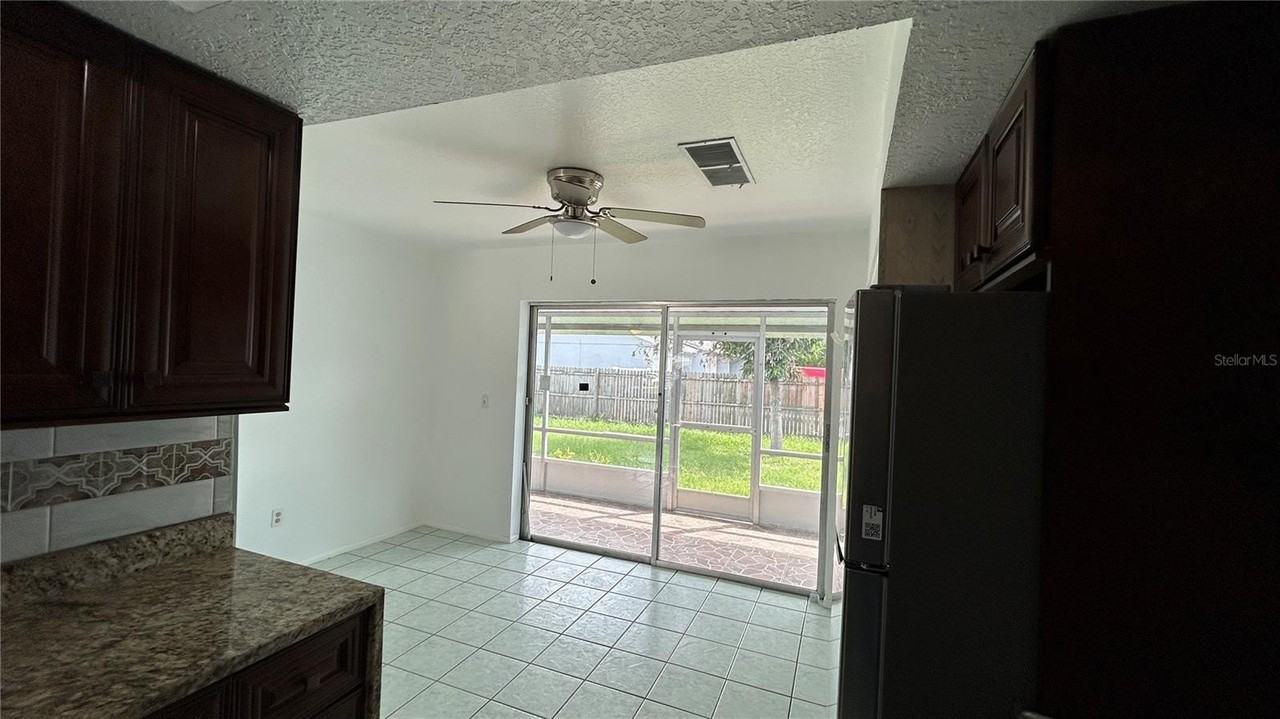2612 London Bridge Ct - Photo 7 of 25