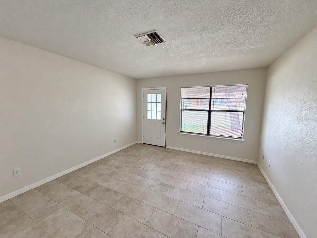 1788 Poinsettia Ave - Photo 2 of 11