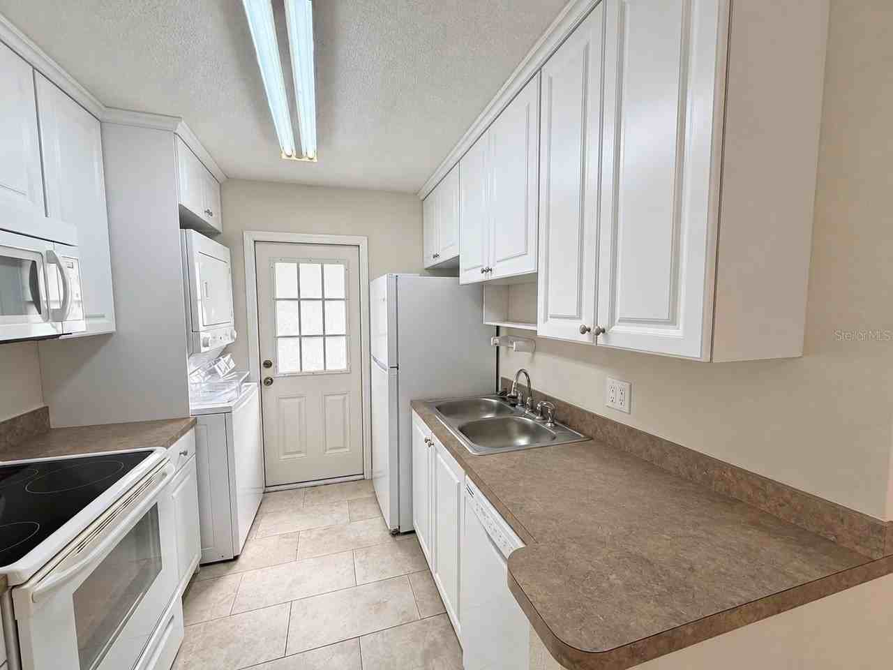 1788 Poinsettia Ave - Photo 5 of 11
