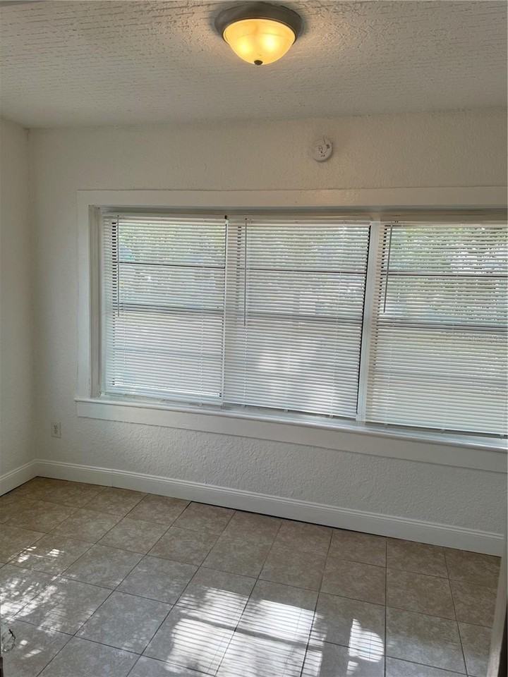 4007 N 10th St - Photo 4 of 23