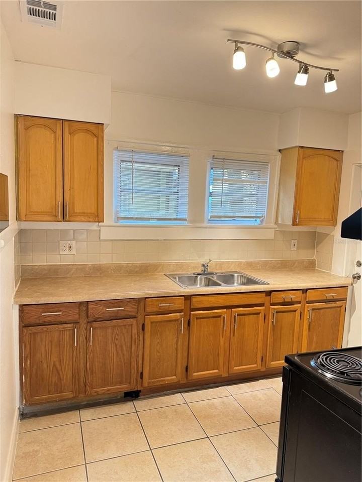 4007 N 10th St - Photo 7 of 23