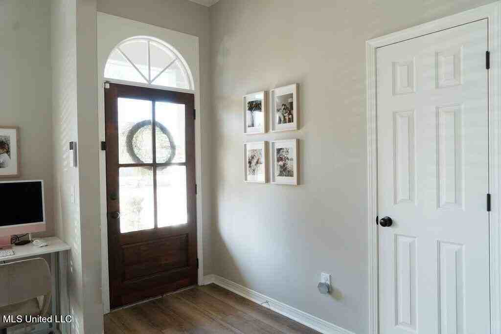 613 Spring Grv - Photo 2 of 18