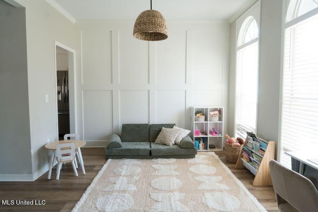 613 Spring Grv - Photo 3 of 18