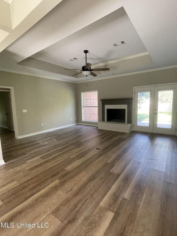 613 Spring Grv - Photo 7 of 18