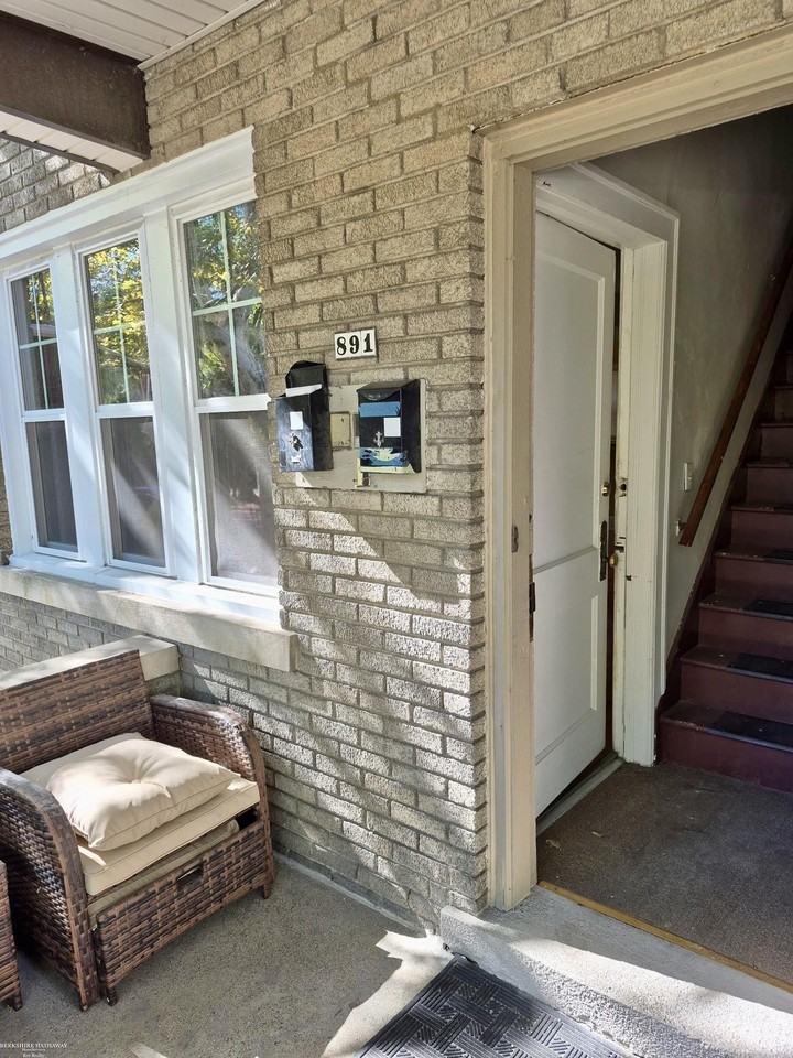 891, 1S Beaconsfield Avenue - Photo 2 of 19