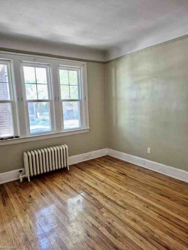 891, 1S Beaconsfield Avenue - Photo 3 of 19