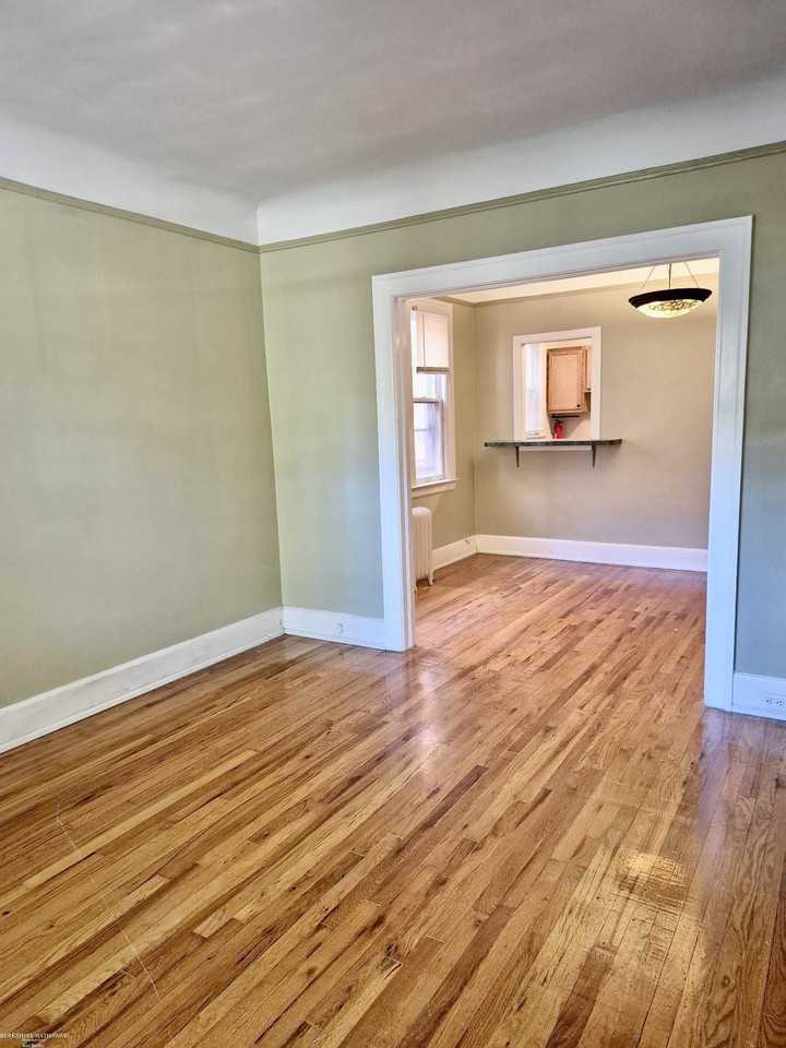 891, 1S Beaconsfield Avenue - Photo 4 of 19