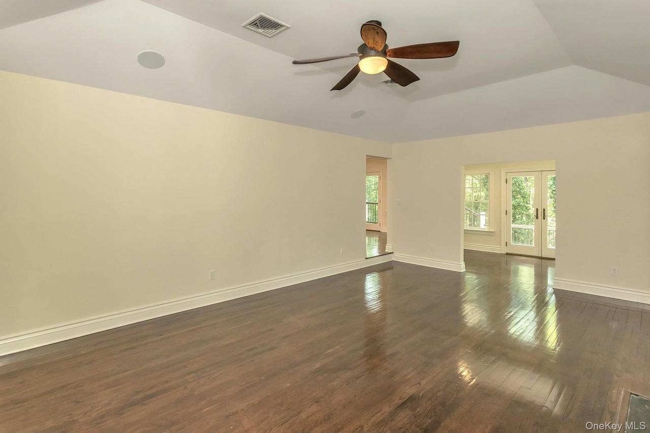 10 Laurel Cove Rd - Photo 5 of 36