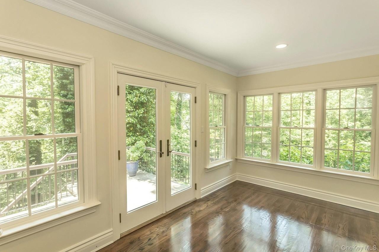 10 Laurel Cove Rd - Photo 7 of 36