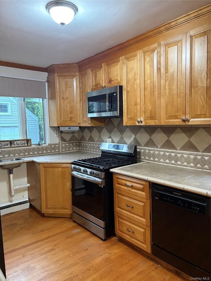 54 Vanderbilt Ave - Photo 3 of 10