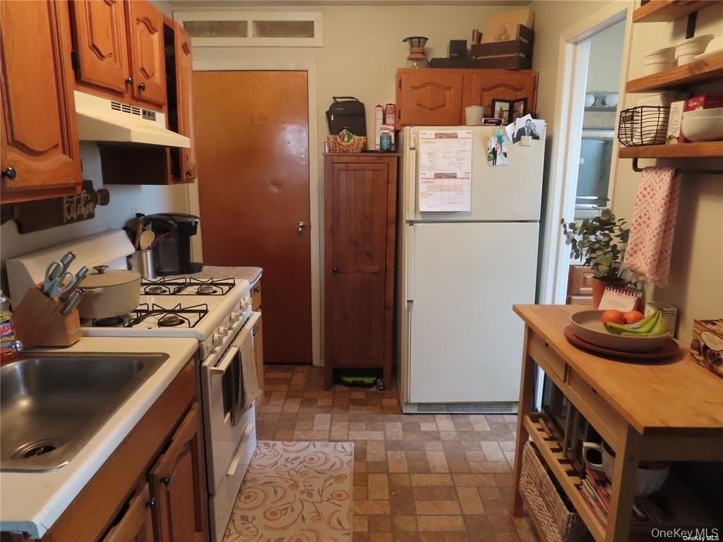33 Deer Park Ave #3C - Photo 2 of 8