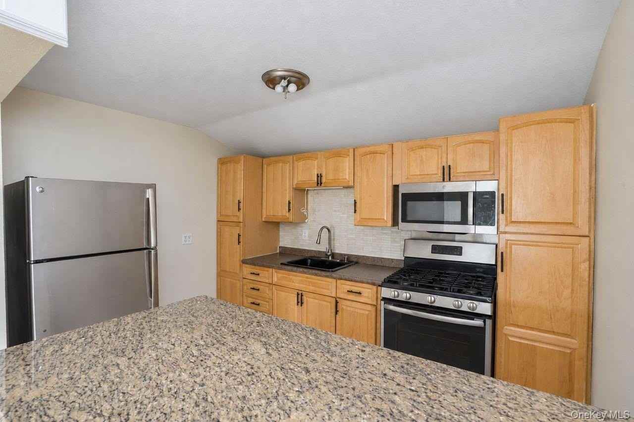 13314 142nd St #2R - Photo 7 of 16