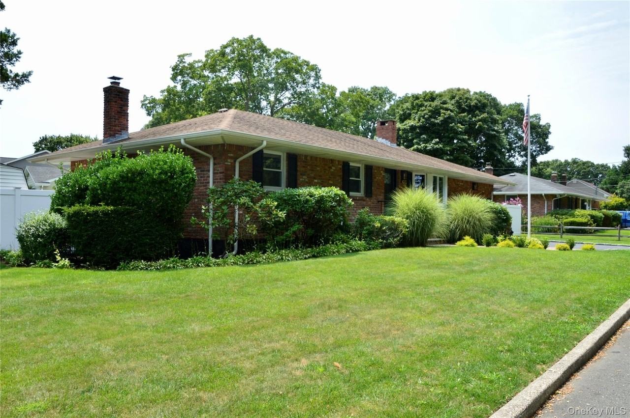 18 Sterling Pl - Photo 2 of 44