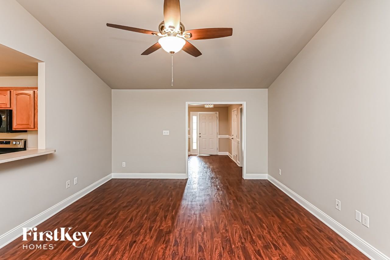 508 Meredith Ct - Photo 3 of 15