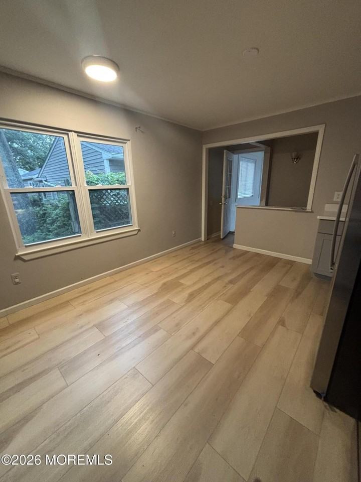 211 Henley Ave - Photo 7 of 32